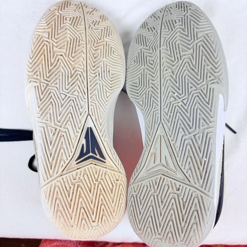 Nike ja mismatched